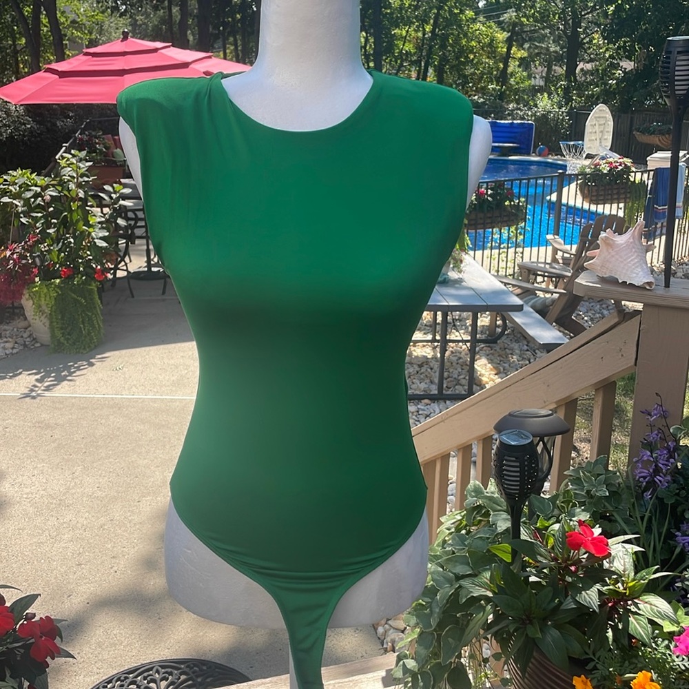 Pretty green Zara bodysuit. Size small. Good condition. Worn once.